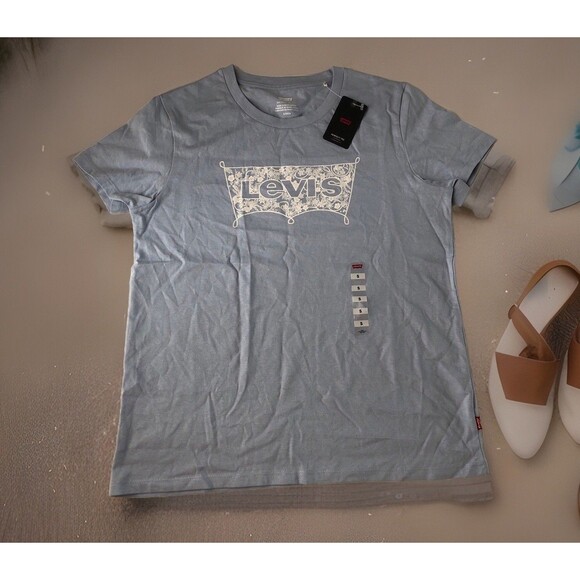 Levi's Women’s Perfect Tee Standard Fit Floral Spell Out Light Blue Small NWT - Picture 1 of 16